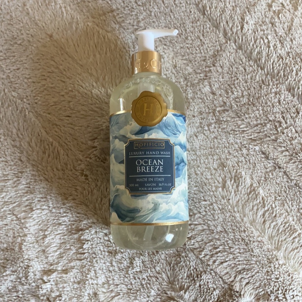 🪞 NEW Luxury ocean breeze scented hand wash 16.9 fl oz by hopificio